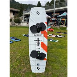 Slingshot Misfit V12 Rentalboard incl. Fly Straps